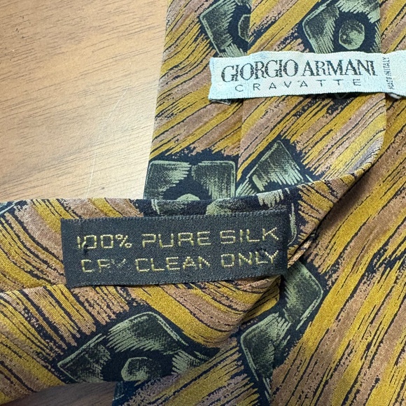 Vintage Georgio Armani 100% silk tie - Picture 3 of 5